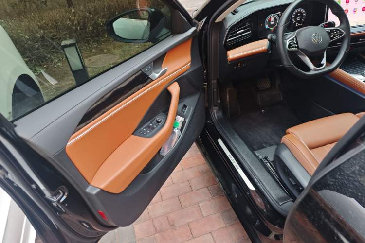 Used Volkswagen Magotan 2024 380TSI DSG Prestige Edition DaMai Package
