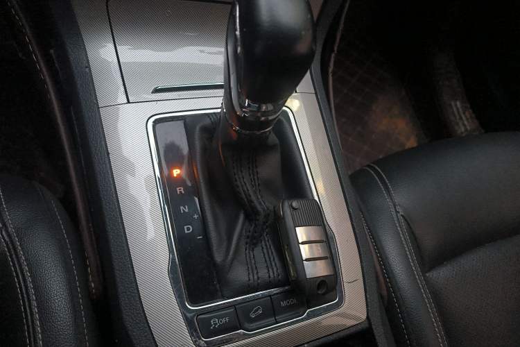 Used Roewe RX5 New Energy 2017 eRX5 50T Hybrid Connected Prestige Flagship Edition
