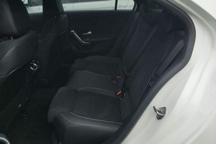 Used Mercedes-Benz A-Class 2022 Revised Version A 200 L Sport Sedan Fashionable Style Left Rear Seat
