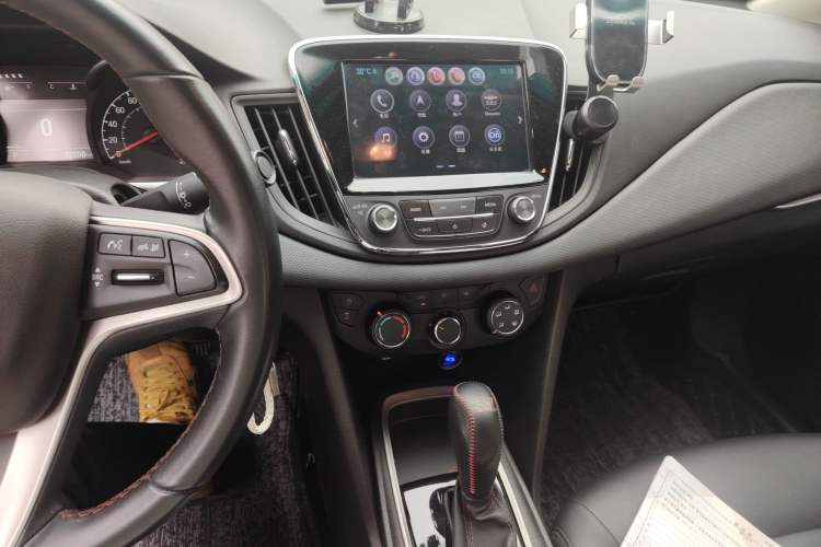 Used Chevrolet Monza 2019 Redline 320T Dual-Clutch Sporty Version China VI Standard Audio And AC Panel