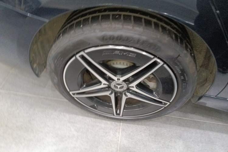 Used Mercedes-Benz C-Class 2025 Refresh C 260 L Night Edition Sports Version Right Rear Wheel Hub