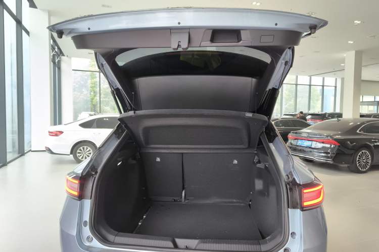 Used Volkswagen ID.4 X 2021 Pure Edition Trunk