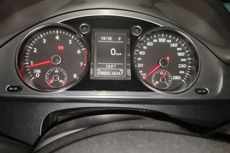 Used Volkswagen FAW-Volkswagen CC 2013 1.8TSI Prestige Model Odometer Close Up