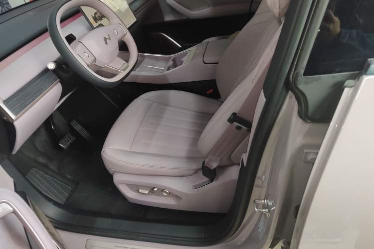 Used ONVO L60 2024 60 kWh Rear-Drive Version
