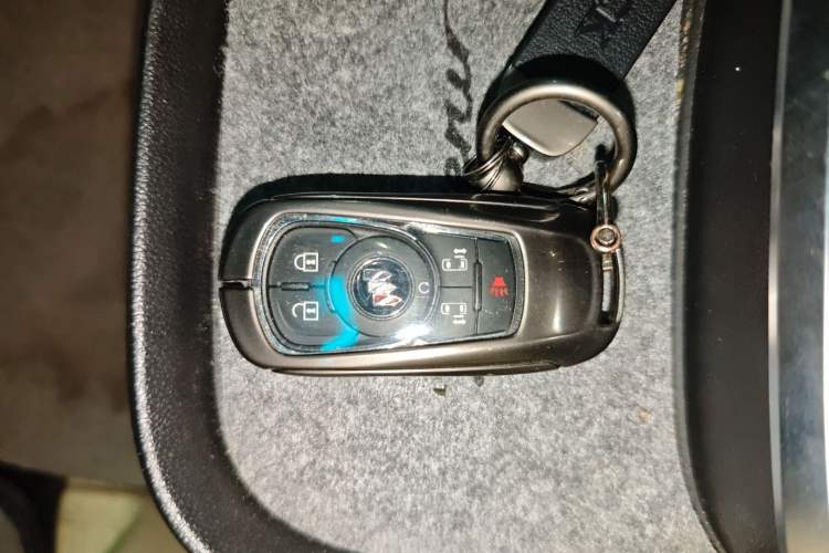 Used Buick GL8 2022 ES Landtrek 653T Luxury Edition