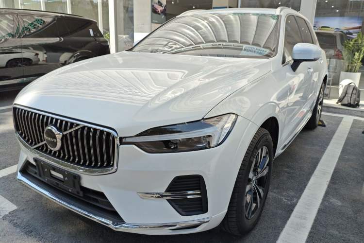 Used Volvo XC60 2025 B5 4x4 Smart Luxury Edition