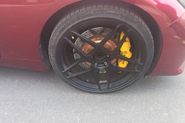 Used Infiniti Q50 2014 3.7L Luxury Sport Edition Right Front Wheel Hub