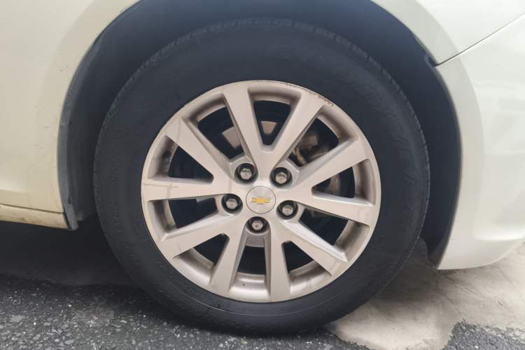 Used Chevrolet Malibu 2014 2.0L Automatic Luxury Edition Right Front Wheel Hub