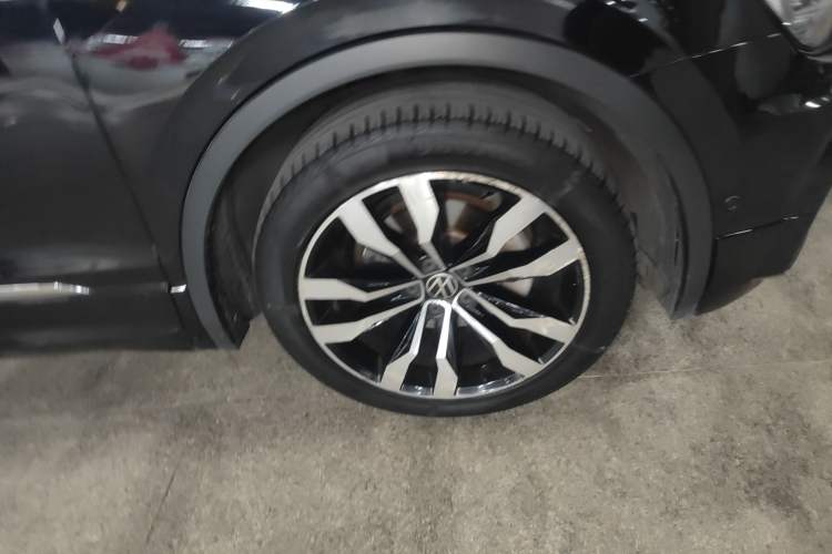 Used Volkswagen Tiguan L 2021 330TSI Automatic Two-Wheel Drive R-Line Enhanced Edition Right Front Wheel Hub