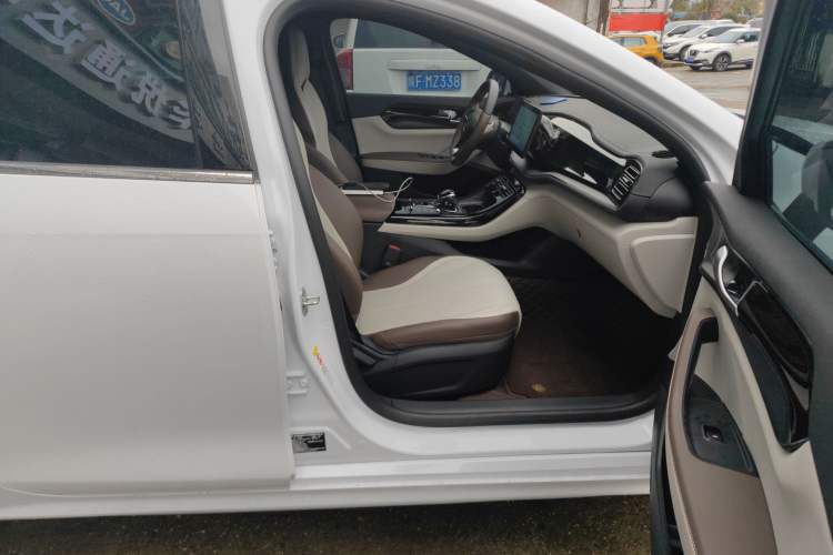 Used BYD Qin PLUS 2024 HONOR Edition DM-i 55KM Leading Model
