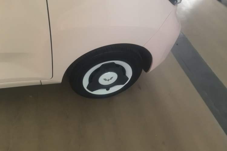 Used Wuling Hongguang MINIEV 2022 Macaron Premium Model – Lithium Iron Phosphate Right Rear Wheel Hub