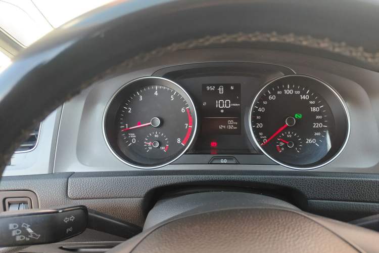 Used Volkswagen Golf 2016 1.6L Automatic Fashion Model
