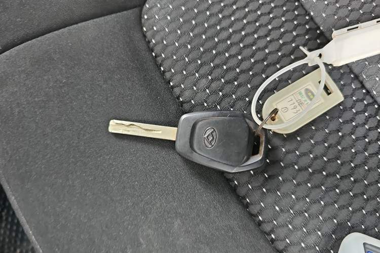 Used SAIC MAXUS EV30 2023 Pure-Electric Smart Logistics Expert with Long Wheelbase Guoxuan