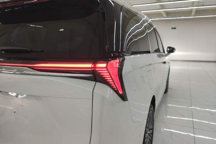 Used Buick GL8 New Energy 2024 Lu Zun Luxury Edition 6-Seater Right Rear Taillight