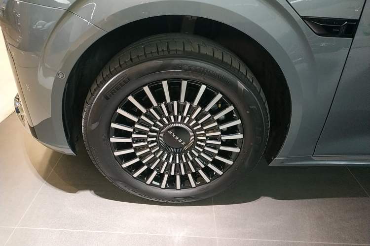 Used Zeekr 009 2024 Six-Seat Executive Version 4WD 108 kWh