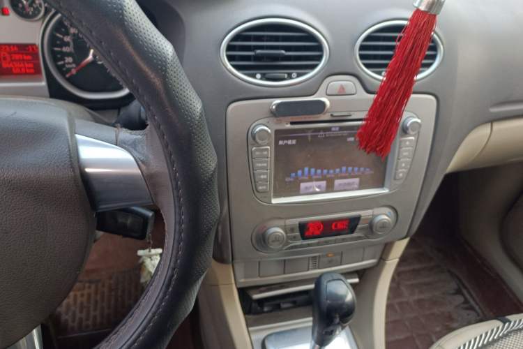 Used Ford Focus 2013 Hatchback Classic 1.8L Automatic Fashion Edition
