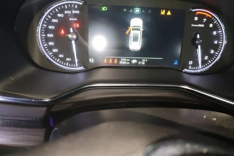 Used Roewe RX8 2018 30T Smart Connectivity Two-Wheel Drive Supreme Edition