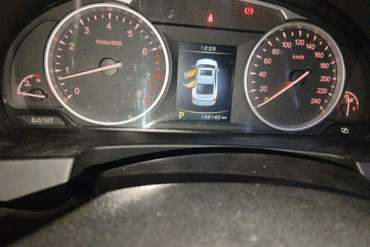 Used Geely Auto Emgrand GT 2015 1.8T Flagship Model Odometer Close Up