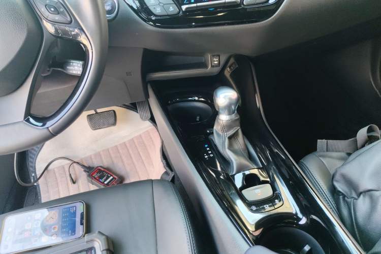 Used Toyota IZOA 2018 2.0L Yichi Version China VI Standard
