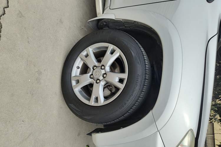 Used Toyota RAV4 2013 Special Edition 2.4L Automatic 4x4 Prestige Right Front Wheel Hub