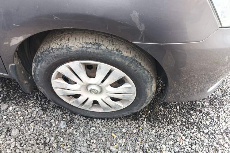 Used Nissan Livina 2013 1.6XE CVT Comfort Edition Right Front Wheel Hub