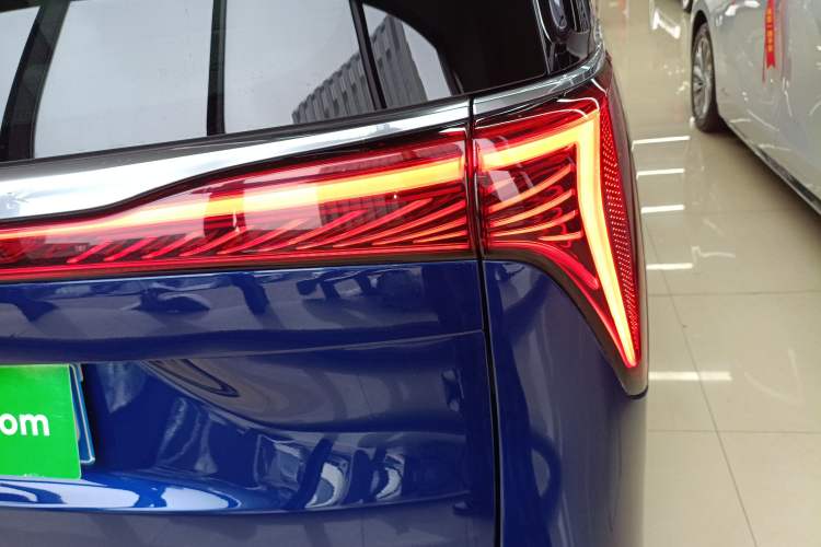 Used Buick Century 2023 2.0T Six-Seater Yinshi Edition Right Rear Taillight