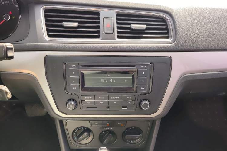 Used Volkswagen Lavida 2018 Classic 1.5L Automatic Fashion Edition China VI Standard Audio And AC Panel