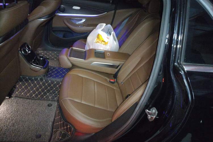 Used Mercedes-Benz E-Class New Energy 2022 Restyled E 350 e L Plug-in Hybrid Sports Sedan Left Rear Seat