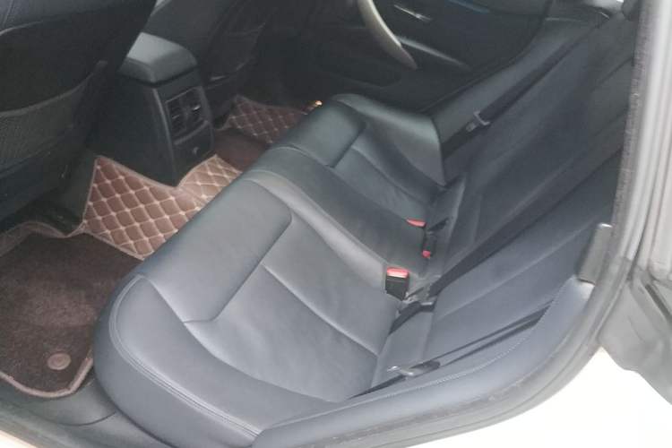 Used BMW 4 Series 2017 425i Gran Coupe Luxury M Sport Package Left Rear Seat