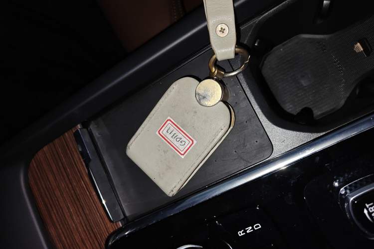 Used Volvo XC60 New Energy 2023 T8 Plug-in Hybrid Long-Range All-Wheel Drive Smart Luxury Edition
