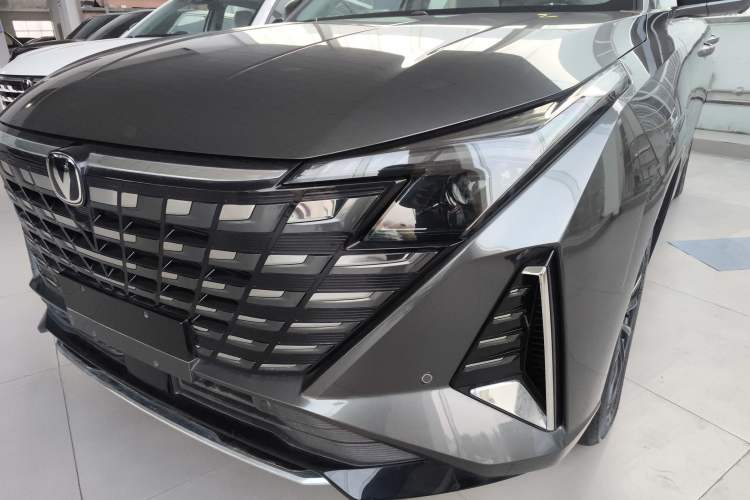 Used Changan UNI-Z New Energy 2024 Blue Whale Smart Electric iDD 125km Leading Model