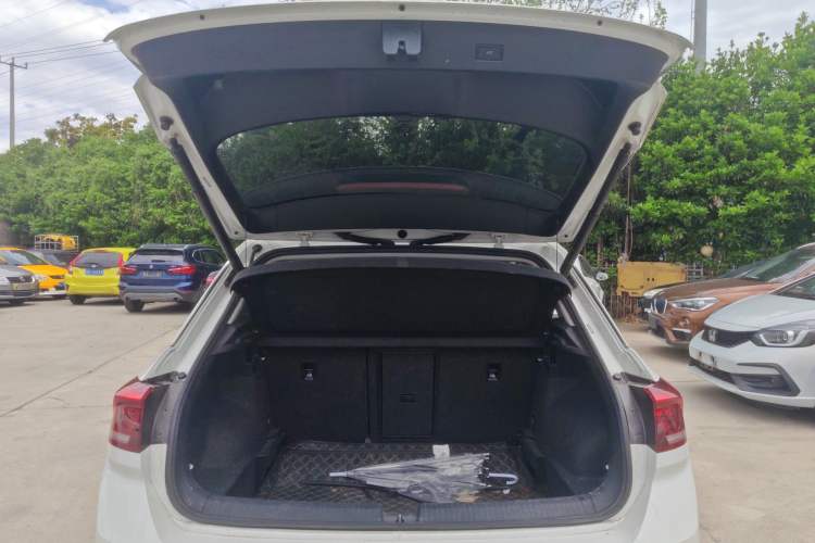 Used Volkswagen T-ROC 2022 280TSI DSG Two-Wheel Drive Comfort PLUS Trunk