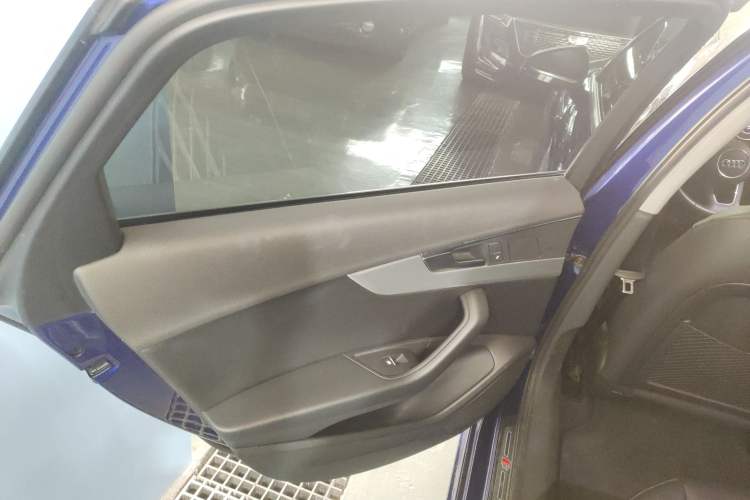 Used Audi A4L 2018 30th Anniversary Edition 40 TFSI Fashion Model
