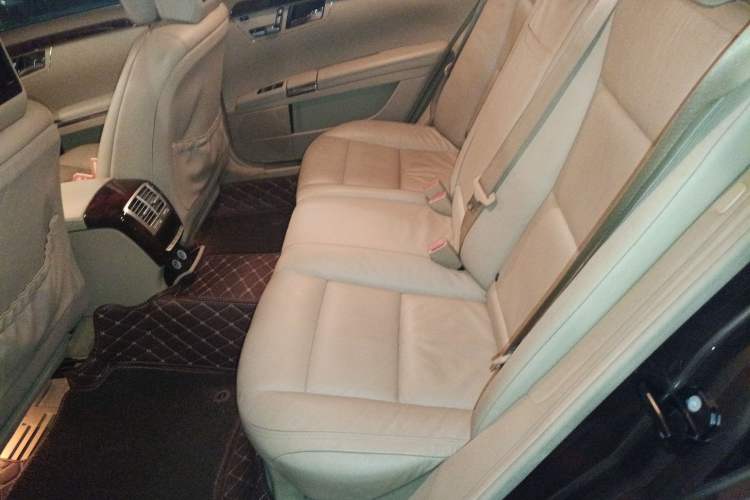Used Mercedes-Benz S-Class 2008 S 300 L Executive Edition Left Rear Seat