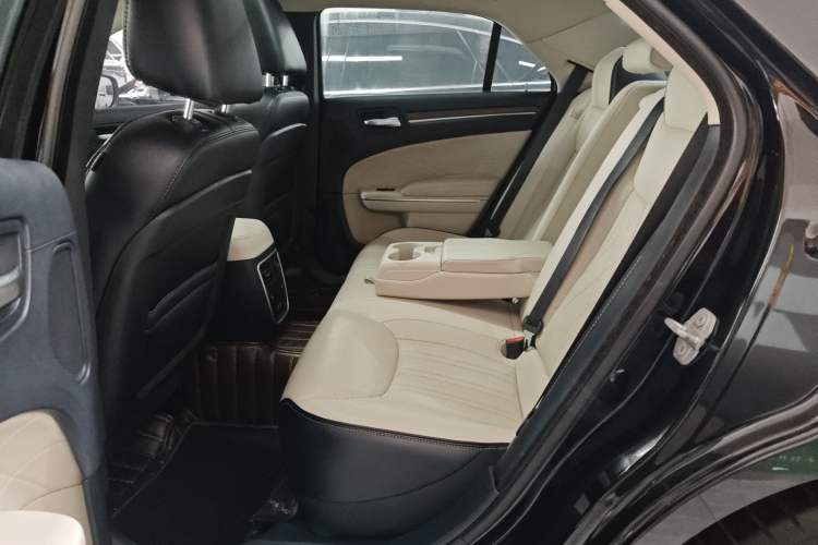 Used Chrysler 300C 2014 3.0L Excellence Edition