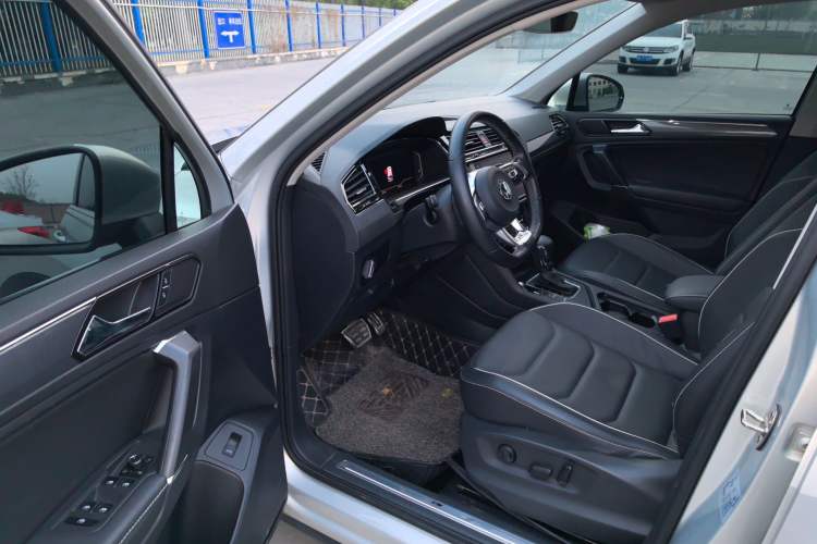 Used Volkswagen Tiguan L 2020 330TSI Automatic Two-Wheel Drive R-Line Flagship Version China VI Standard Driver Seat
