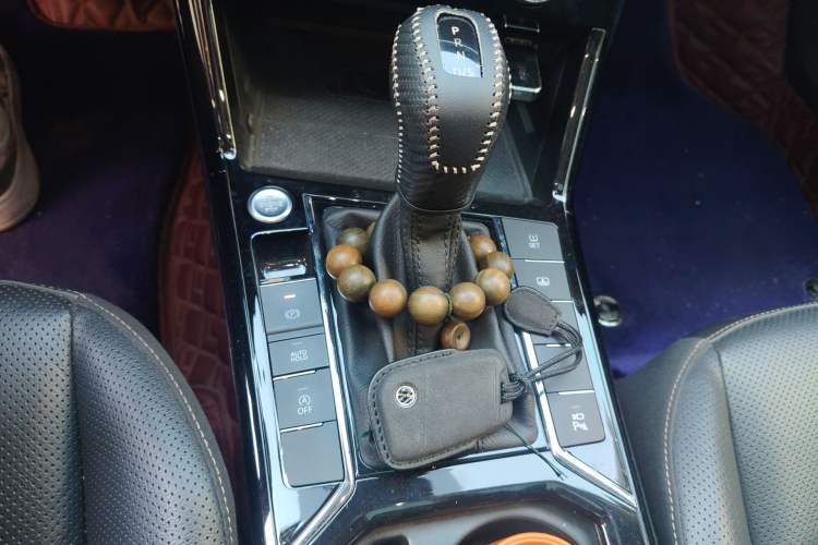 Used Volkswagen Passat 2019 330TSI Prestige Edition China VI Standard Gear Lever