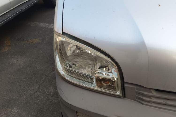 Used Wuling Zhiguang 2020 1.2L Van Utility Model China VI Emission Standard 2 Seats LSI