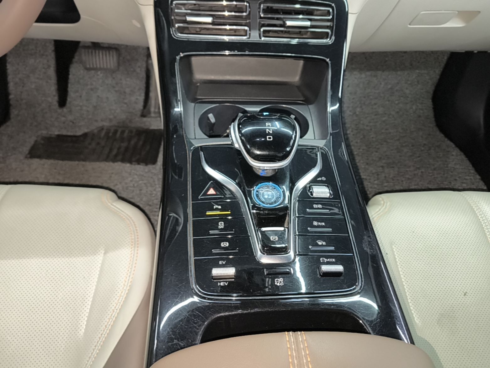 BYD Qin PLUS 2023 Champion Edition DM-i 55KM Leading Model — снимка 16