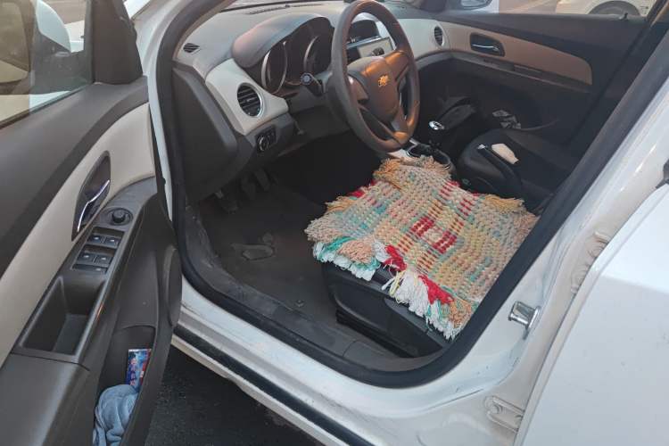 Used Chevrolet Cruze 2015 1.5L Classic SL MT Driver Seat