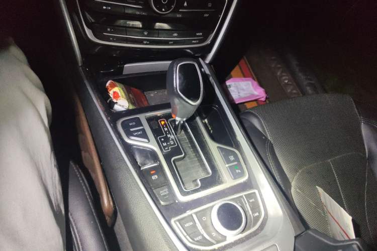 Used Geely Auto Emgrand GT 2017 1.8T Flagship 4G Edition Gear Lever