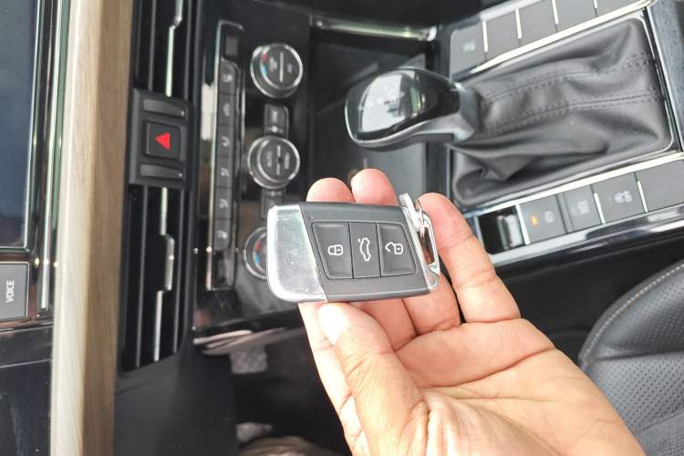 Used Volkswagen Passat 2019 330TSI Luxury Edition China VI Standard Vehicle Key