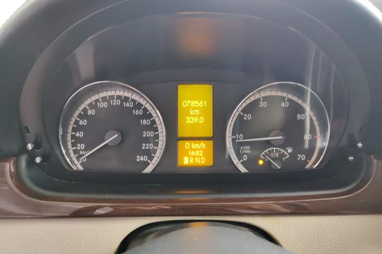 Used Mercedes-Benz Viano 2013 3.0L Comfort Edition
