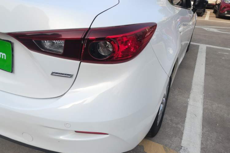 Used Mazda Mazda 3 Axela 2014 Sedan 1.5L Automatic Comfort Model
