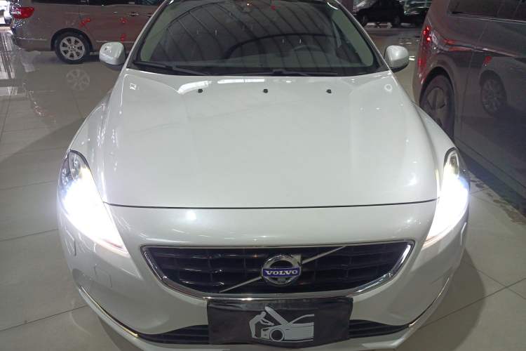 Used Volvo V40 2016 T3 Zhiyi Edition