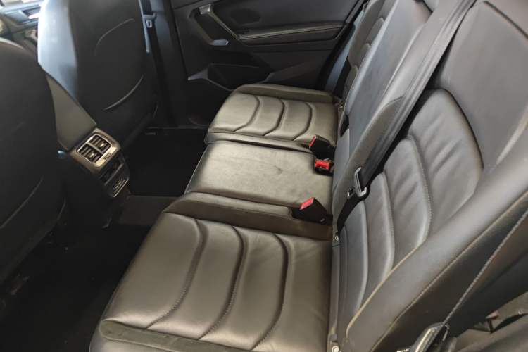 Used Volkswagen Tiguan L 2018 Facelift 330TSI Automatic Two-Wheel Drive Luxury Edition Left Rear Seat