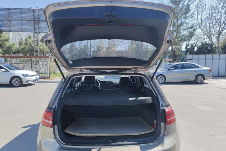 Used Volkswagen Golf 2015 1.4TSI Automatic Flagship Model Trunk