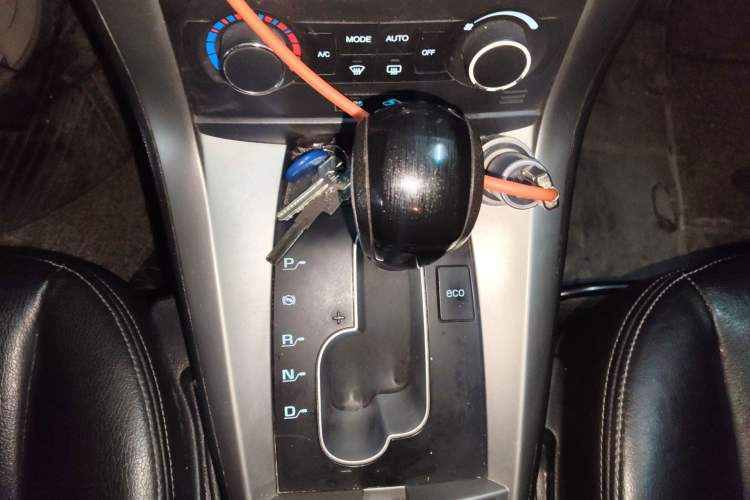 Used Chevrolet Captiva 2012 2.4L 4x4 Flagship Edition 7 Seats Gear Lever