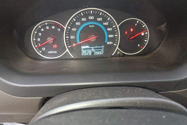 Used Wuling Rongguang V 2015 1.2L Standard Version Odometer Close Up