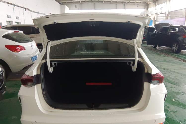 Used GAC Trumpchi EMPOW 2023 270T DCT J16 Version Trunk